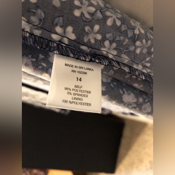 Mini floral Puff Print Dress. - Picture 5 of 7